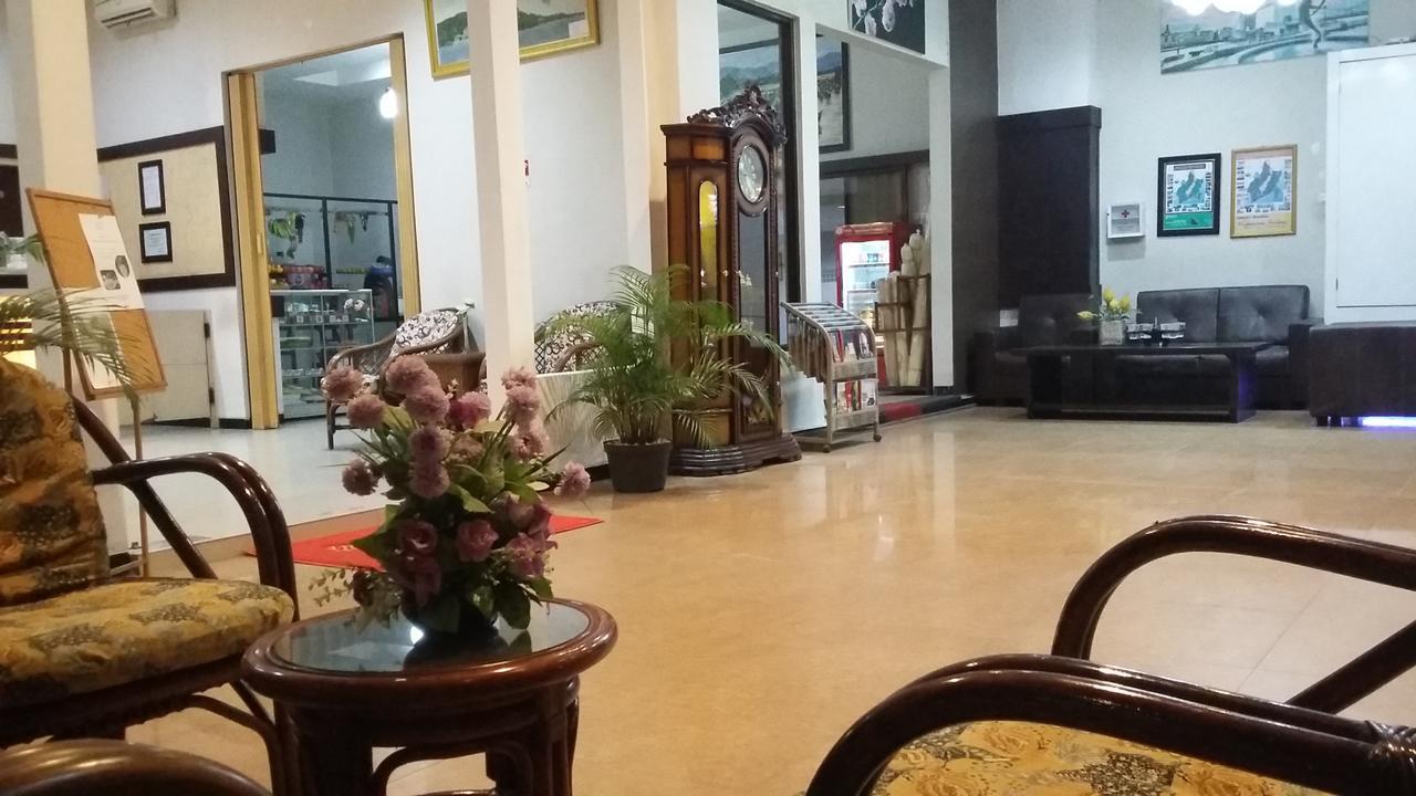 ควีน ซิตี้ โฮเต็ล Hotel บันจาร์มาซิน ภายนอก รูปภาพ
